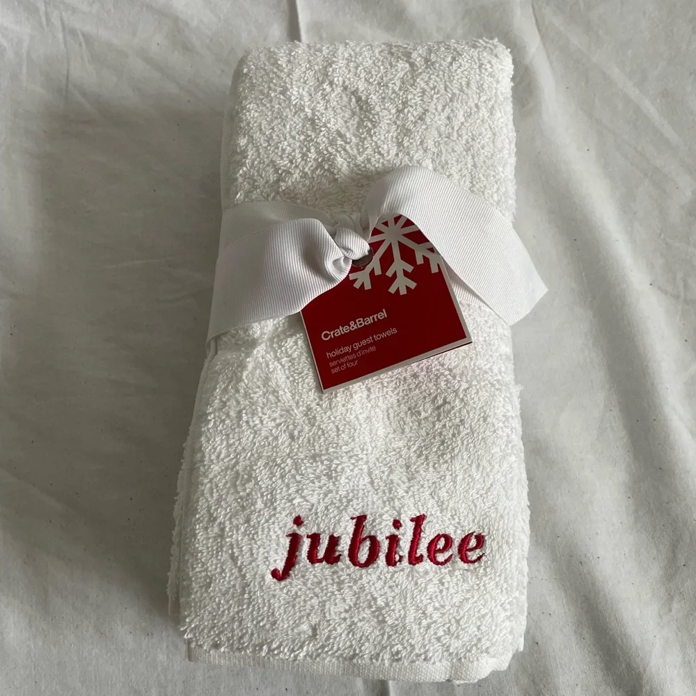 NWT Set of Four Holiday Hand Towels